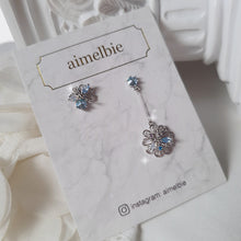 Load image into Gallery viewer, Pure Blue Flowers Earrings