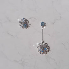 Load image into Gallery viewer, Pure Blue Flowers Earrings