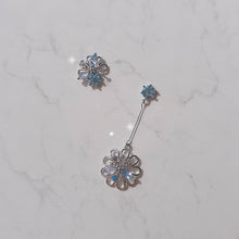 Load image into Gallery viewer, Pure Blue Flowers Earrings