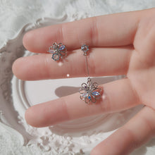 Load image into Gallery viewer, Pure Blue Flowers Earrings