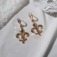 Load image into Gallery viewer, Fleur-De-Lis Huggies Earrings - Gold