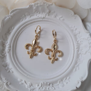 Fleur-De-Lis Huggies Earrings - Gold