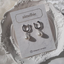 Load image into Gallery viewer, Horse Shoe and Pearl Earrings (Small) - Silver (Kep1er Yujin Earrings)