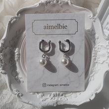 Load image into Gallery viewer, Horse Shoe and Pearl Earrings (Small) - Silver (Kep1er Yujin Earrings)