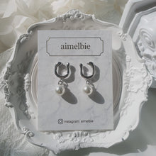 Load image into Gallery viewer, [STAYC J, Kep1er Yujin Earrings] Horse Shoe and Pearl Earrings (Small) - Silver