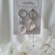 Load image into Gallery viewer, White Shell Ribbon Princess Earrings