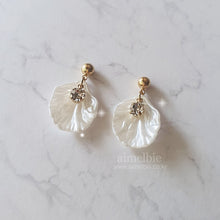 Load image into Gallery viewer, The Little Mermaid Earrings - Gold ver.