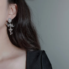 Load image into Gallery viewer, [STAYC Seeun Earrings] Antique Lovely Key Earrings - Silver