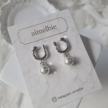 Load image into Gallery viewer, Horse Shoe and Pearl Earrings (Small) - Silver (Kep1er Yujin Earrings)