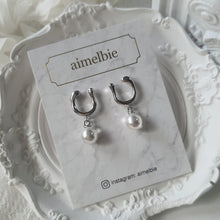 Load image into Gallery viewer, Horse Shoe and Pearl Earrings (Small) - Silver (Kep1er Yujin Earrings)