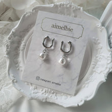 Load image into Gallery viewer, Horse Shoe and Pearl Earrings (Small) - Silver (Kep1er Yujin Earrings)