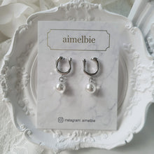 Load image into Gallery viewer, [STAYC J, Kep1er Yujin Earrings] Horse Shoe and Pearl Earrings (Small) - Silver