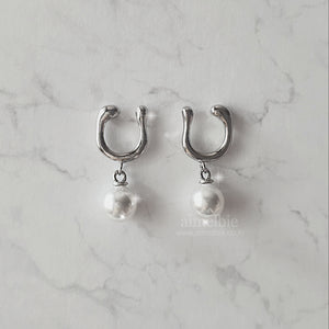 Horse Shoe and Pearl Earrings (Small) - Silver (Kep1er Yujin Earrings)