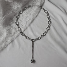 Load image into Gallery viewer, Modern Longdrop Heart Chain Choker Necklace (KISS OF LIFE Julie Necklace)
