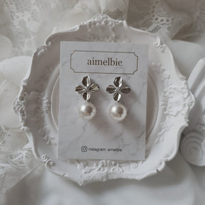 [IVE Leeseo, STAYC Sieun Earrings] Botanic Flower and Pearl Earrings - Silver