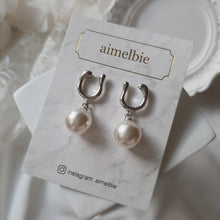 Load image into Gallery viewer, [fromis_9 Nakyung Earrings] Horse Shoe and Pearl Earrings (Medium) - Silver