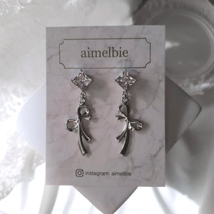 Diamond and Flowing Ribbon Earrings - Silver ver.