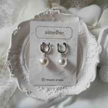 Load image into Gallery viewer, [fromis_9 Nakyung Earrings] Horse Shoe and Pearl Earrings (Medium) - Silver