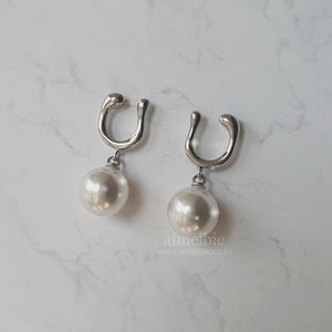 [fromis_9 Nakyung Earrings] Horse Shoe and Pearl Earrings (Medium) - Silver