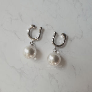 [fromis_9 Nakyung Earrings] Horse Shoe and Pearl Earrings (Medium) - Silver