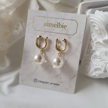 Load image into Gallery viewer, Horse Shoe and Pearl Earrings (Medium) - Gold