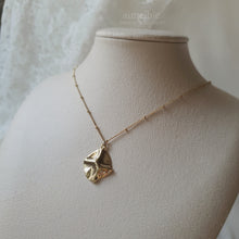 Load image into Gallery viewer, Modern Fragment Necklace - Gold