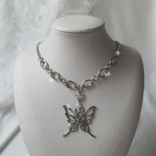 Load image into Gallery viewer, Princess Butterfly Chain Semi Choker Necklace [(G)-IDLE Miyeon Necklace]