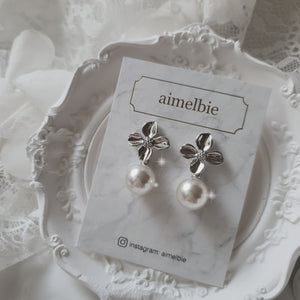 [IVE Leeseo, STAYC Sieun Earrings] Botanic Flower and Pearl Earrings - Silver