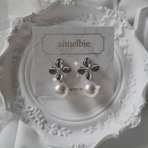 [IVE Leeseo, STAYC Sieun Earrings] Botanic Flower and Pearl Earrings - Silver