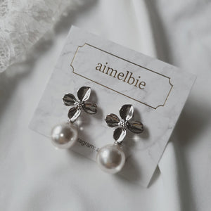 [IVE Leeseo, STAYC Sieun Earrings] Botanic Flower and Pearl Earrings - Silver