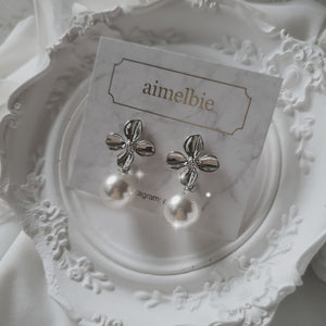 [IVE Leeseo, STAYC Sieun Earrings] Botanic Flower and Pearl Earrings - Silver