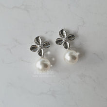 Load image into Gallery viewer, [IVE Leeseo, STAYC Sieun Earrings] Botanic Flower and Pearl Earrings - Silver