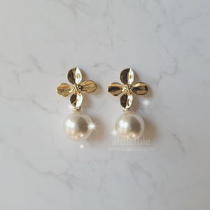 Botanic Flower and Pearl Earrings - Gold