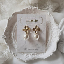 Load image into Gallery viewer, Botanic Flower and Pearl Earrings - Gold