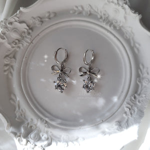 [IU Earrings] Dainty Heart Crystal and Ribbon Huggies Earrings - Silver Color