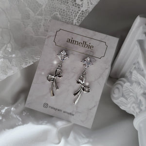 Diamond and Flowing Ribbon Earrings - Silver ver.