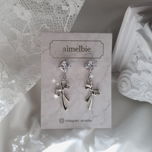 Diamond and Flowing Ribbon Earrings - Silver ver.