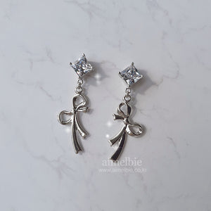 Diamond and Flowing Ribbon Earrings - Silver ver.