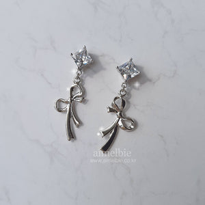 Diamond and Flowing Ribbon Earrings - Silver ver.