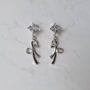 Diamond and Flowing Ribbon Earrings - Silver ver.