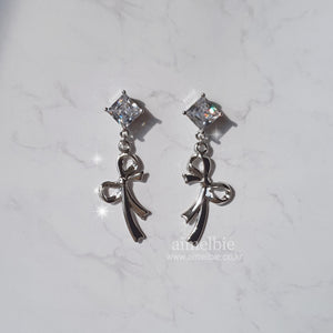 Diamond and Flowing Ribbon Earrings - Silver ver.