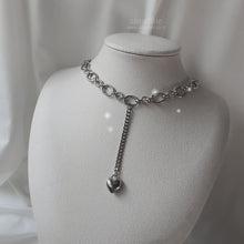 Load image into Gallery viewer, Modern Longdrop Heart Chain Choker Necklace (KISS OF LIFE Julie Necklace)