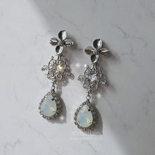Load image into Gallery viewer, [IU Earrings] Flower Queen Earrings - White Opal Color
