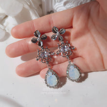 Load image into Gallery viewer, [IU Earrings] Flower Queen Earrings - White Opal Color