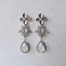 Load image into Gallery viewer, [IU Earrings] Flower Queen Earrings - White Opal Color