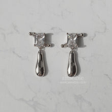 Load image into Gallery viewer, [IU, BABYMONSTER Chiquita Earrings] Urban Metal drop earrings - Silver Color