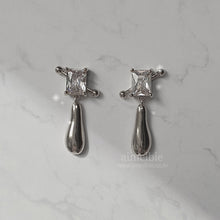 Load image into Gallery viewer, [IU, BABYMONSTER Chiquita Earrings] Urban Metal drop earrings - Silver Color