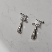 Load image into Gallery viewer, [IU, BABYMONSTER Chiquita Earrings] Urban Metal drop earrings - Silver Color