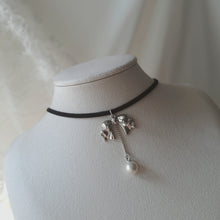 Load image into Gallery viewer, [Billlie Tsuki Necklace] Romantic bow and pearl drop choker - Silver Color