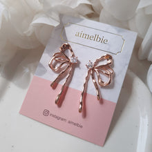 Load image into Gallery viewer, Metalic Liquid Ribbon Earrings - Rosegold